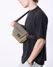 LAX ZIP FLAP FANNY