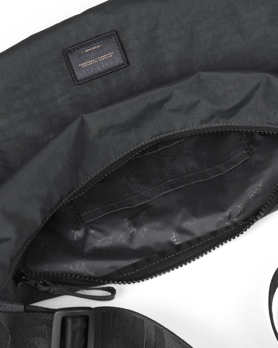 EVERYWHERE CRESCENT  Crescent Bag