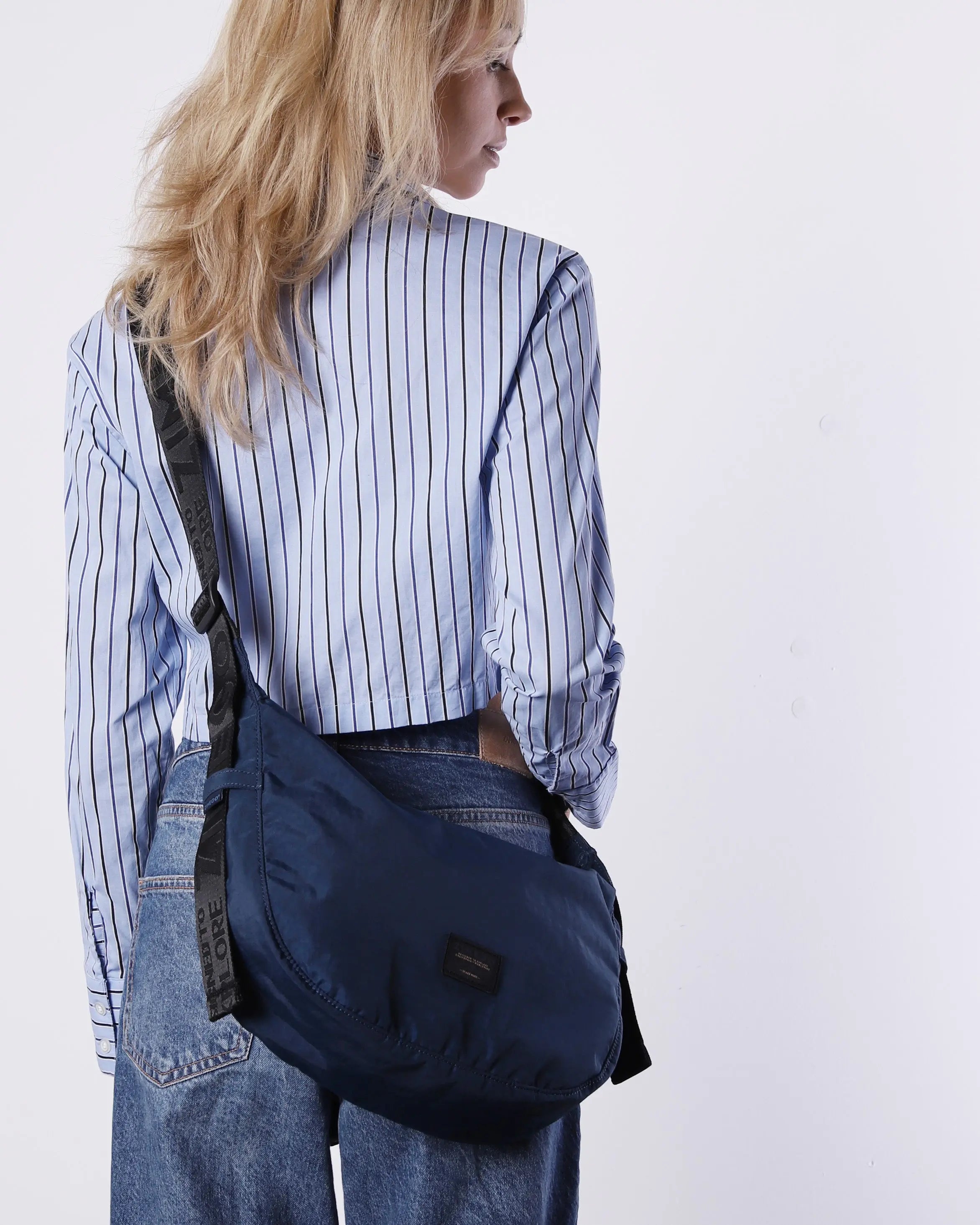 EVERYWHERE CRESCENT  Crescent Bag