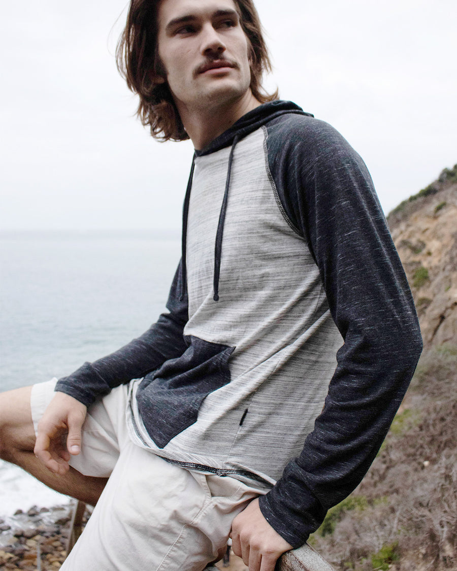 Camisetas ZIMEGO Raglan Henley de manga larga con capucha y parte inferior redonda - GRIS / NEGRO 