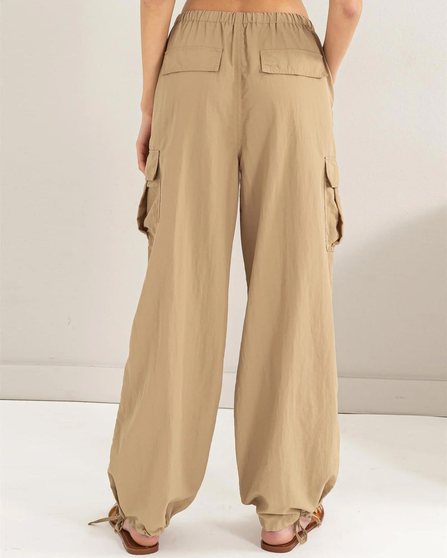 PANTALONES CARGO DE PARACAÍDAS DE TIRO MEDIO 