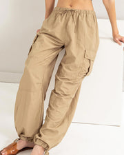 PANTALONES CARGO DE PARACAÍDAS DE TIRO MEDIO 