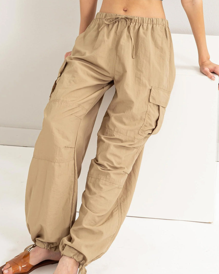 PANTALONES CARGO DE PARACAÍDAS DE TIRO MEDIO 
